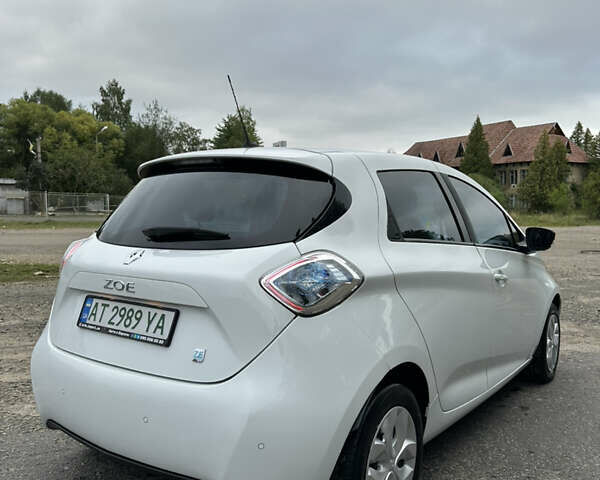 Белый Рено Зое, объемом двигателя 0 л и пробегом 104 тыс. км за 6570 $, фото 15 на Automoto.ua