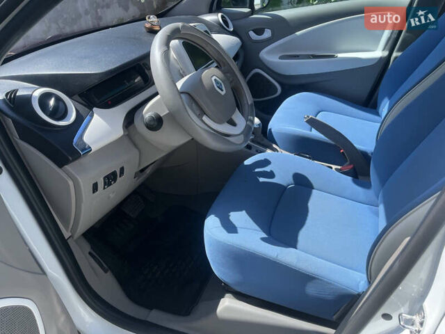 Білий Рено Зое, об'ємом двигуна 0 л та пробігом 130 тис. км за 6000 $, фото 13 на Automoto.ua