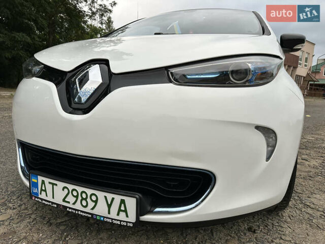 Белый Рено Зое, объемом двигателя 0 л и пробегом 104 тыс. км за 6570 $, фото 2 на Automoto.ua