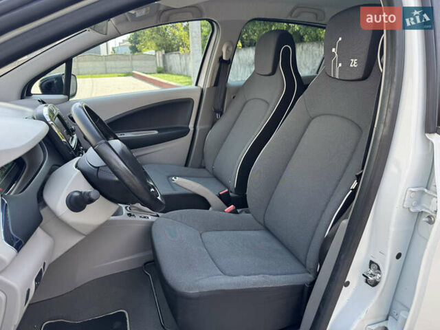 Белый Рено Зое, объемом двигателя 0 л и пробегом 155 тыс. км за 6300 $, фото 17 на Automoto.ua