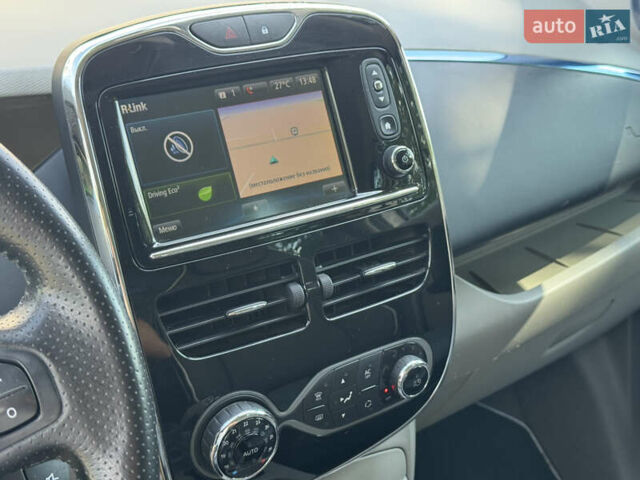 Белый Рено Зое, объемом двигателя 0 л и пробегом 155 тыс. км за 6300 $, фото 21 на Automoto.ua