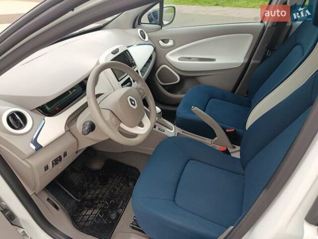 Білий Рено Зое, об'ємом двигуна 0 л та пробігом 53 тис. км за 6150 $, фото 10 на Automoto.ua
