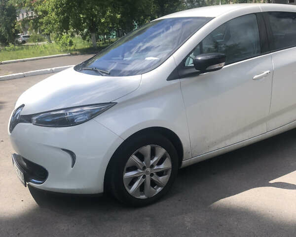 Белый Рено Зое, объемом двигателя 0 л и пробегом 53 тыс. км за 6500 $, фото 3 на Automoto.ua