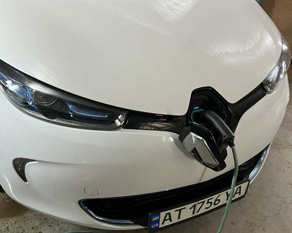 Білий Рено Зое, об'ємом двигуна 0 л та пробігом 83 тис. км за 5900 $, фото 5 на Automoto.ua