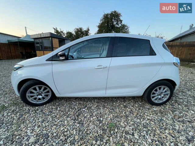 Белый Рено Зое, объемом двигателя 0 л и пробегом 70 тыс. км за 6800 $, фото 2 на Automoto.ua