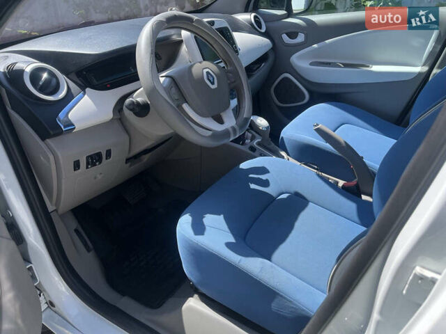 Білий Рено Зое, об'ємом двигуна 0 л та пробігом 130 тис. км за 6000 $, фото 12 на Automoto.ua