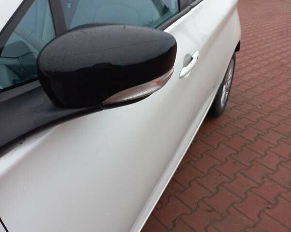 Белый Рено Зое, объемом двигателя 0 л и пробегом 150 тыс. км за 5550 $, фото 19 на Automoto.ua