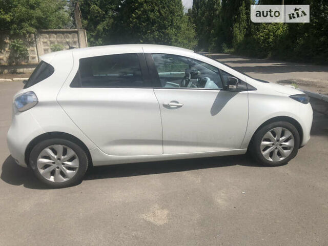 Белый Рено Зое, объемом двигателя 0 л и пробегом 53 тыс. км за 6500 $, фото 29 на Automoto.ua