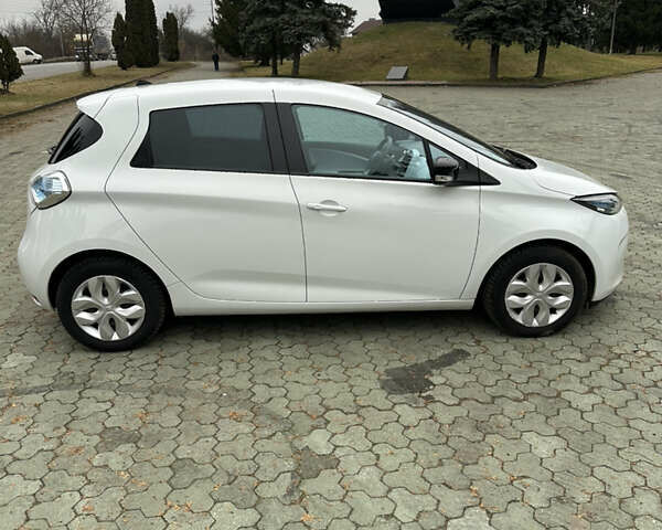Білий Рено Зое, об'ємом двигуна 0 л та пробігом 72 тис. км за 5999 $, фото 24 на Automoto.ua