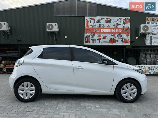 Белый Рено Зое, объемом двигателя 0 л и пробегом 106 тыс. км за 6550 $, фото 11 на Automoto.ua