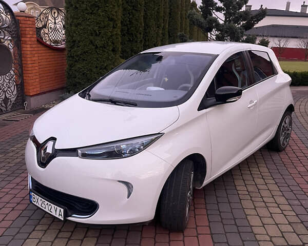 Белый Рено Зое, объемом двигателя 0 л и пробегом 155 тыс. км за 6800 $, фото 1 на Automoto.ua