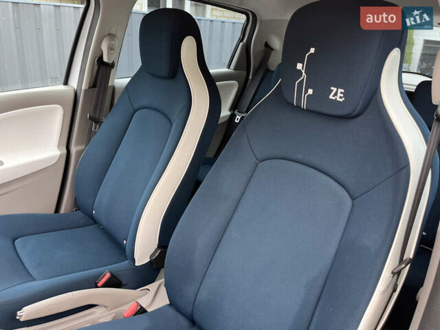 Рено Зое 2013 в Житомире на Automoto.ua Белый Рено Зое, объемом двигателя 0 л и пробегом 130 тыс. км за 6300 $, фото 27 на Automoto.ua