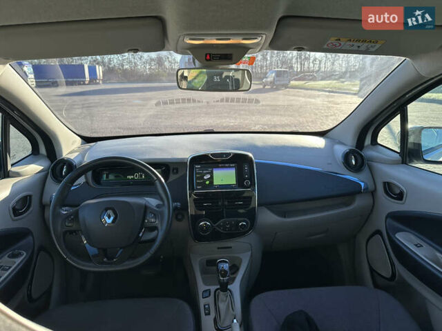 Белый Рено Зое, объемом двигателя 0 л и пробегом 88 тыс. км за 5700 $, фото 14 на Automoto.ua