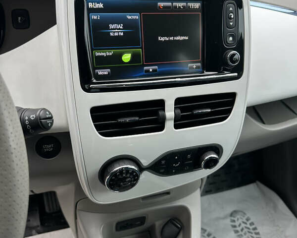 Білий Рено Зое, об'ємом двигуна 0 л та пробігом 72 тис. км за 5999 $, фото 13 на Automoto.ua