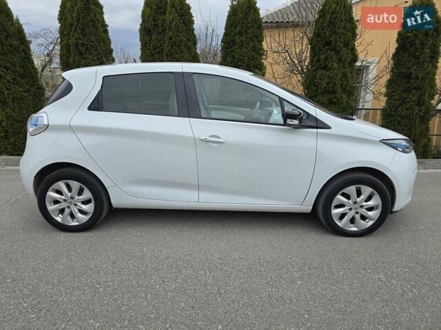 Белый Рено Зое, объемом двигателя 0 л и пробегом 209 тыс. км за 5800 $, фото 9 на Automoto.ua