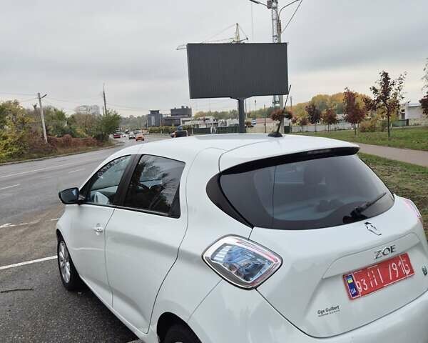 Белый Рено Зое, объемом двигателя 0 л и пробегом 138 тыс. км за 6700 $, фото 8 на Automoto.ua