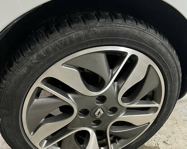 Білий Рено Зое, об'ємом двигуна 0 л та пробігом 83 тис. км за 5900 $, фото 10 на Automoto.ua