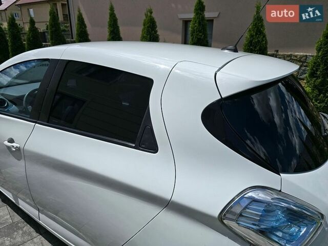 Белый Рено Зое, объемом двигателя 0 л и пробегом 166 тыс. км за 5999 $, фото 55 на Automoto.ua