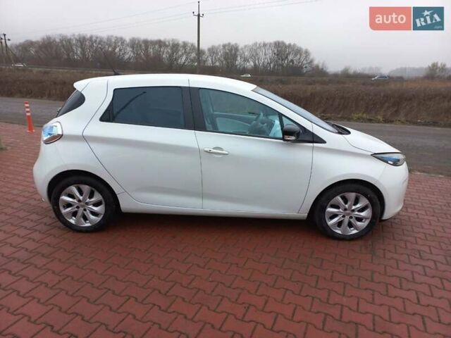 Белый Рено Зое, объемом двигателя 0 л и пробегом 150 тыс. км за 5550 $, фото 17 на Automoto.ua