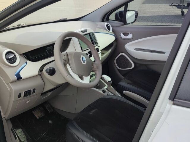 Белый Рено Зое, объемом двигателя 0 л и пробегом 78 тыс. км за 6400 $, фото 6 на Automoto.ua