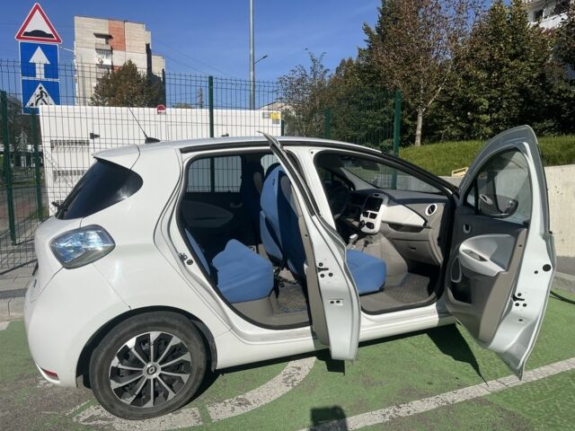 Білий Рено Зое, об'ємом двигуна 0 л та пробігом 192 тис. км за 6231 $, фото 4 на Automoto.ua