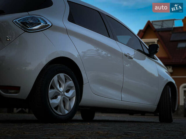 Білий Рено Зое, об'ємом двигуна 0 л та пробігом 122 тис. км за 5999 $, фото 49 на Automoto.ua