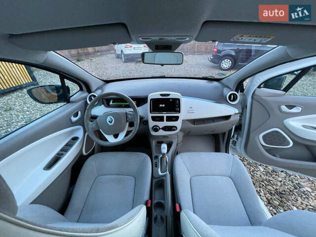 Белый Рено Зое, объемом двигателя 0 л и пробегом 70 тыс. км за 6800 $, фото 10 на Automoto.ua