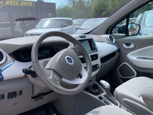 Белый Рено Зое, объемом двигателя 24 л и пробегом 81 тыс. км за 7950 $, фото 7 на Automoto.ua