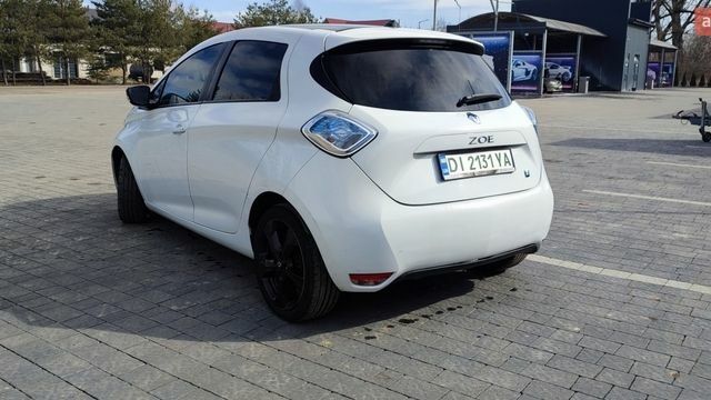 Белый Рено Зое, объемом двигателя 0 л и пробегом 78 тыс. км за 6400 $, фото 7 на Automoto.ua