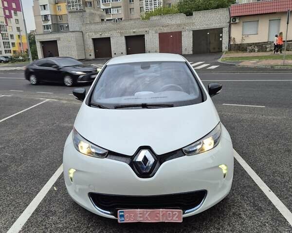 Белый Рено Зое, объемом двигателя 0 л и пробегом 135 тыс. км за 6499 $, фото 7 на Automoto.ua