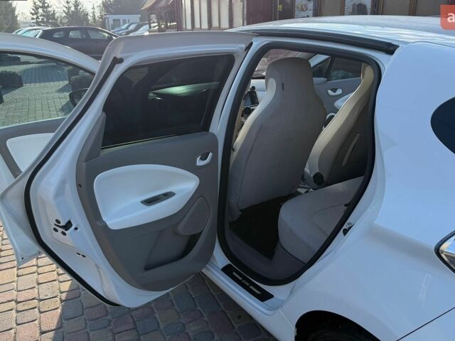 Белый Рено Зое, объемом двигателя 0 л и пробегом 192 тыс. км за 5900 $, фото 9 на Automoto.ua