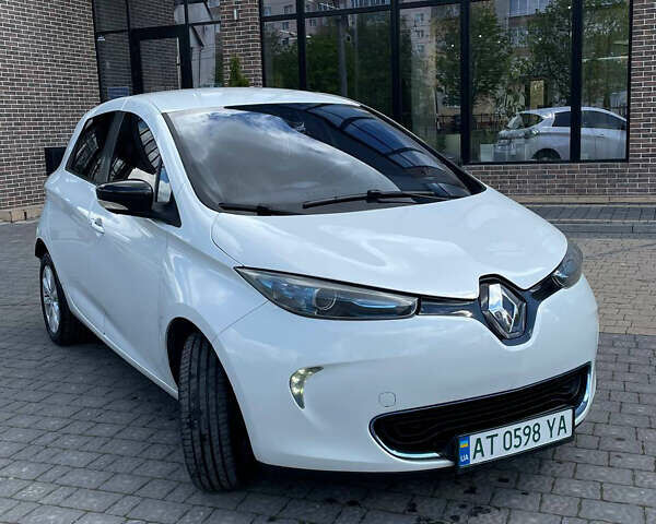 Рено Зое 2013 у Івано-Франківську на Automoto.ua Білий Рено Зое, об'ємом двигуна 0 л та пробігом 175 тис. км за 5900 $, фото 1 на Automoto.ua