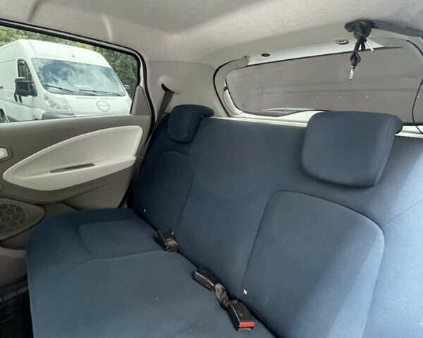 Білий Рено Зое, об'ємом двигуна 0 л та пробігом 74 тис. км за 6400 $, фото 2 на Automoto.ua