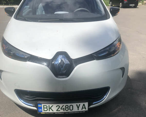 Белый Рено Зое, объемом двигателя 0 л и пробегом 53 тыс. км за 6500 $, фото 10 на Automoto.ua