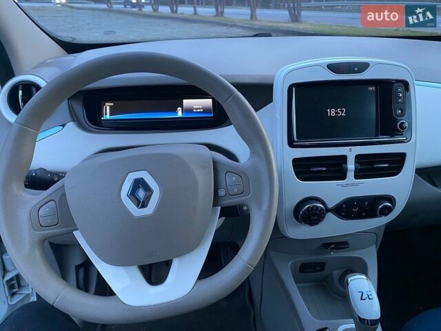 Білий Рено Зое, об'ємом двигуна 0 л та пробігом 100 тис. км за 7000 $, фото 8 на Automoto.ua