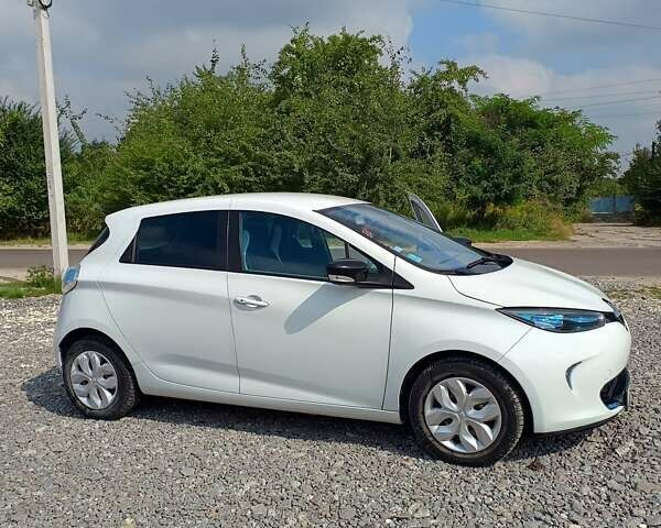 Белый Рено Зое, объемом двигателя 0 л и пробегом 53 тыс. км за 6000 $, фото 6 на Automoto.ua
