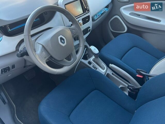 Белый Рено Зое, объемом двигателя 0 л и пробегом 96 тыс. км за 6700 $, фото 1 на Automoto.ua