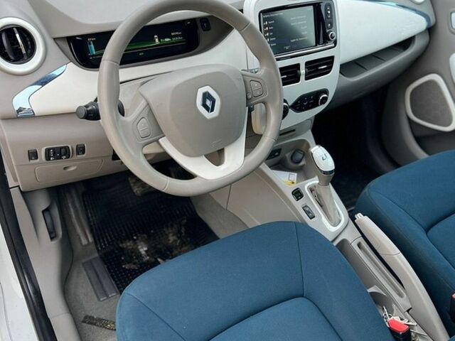 Білий Рено Зое, об'ємом двигуна 0 л та пробігом 91 тис. км за 6200 $, фото 9 на Automoto.ua