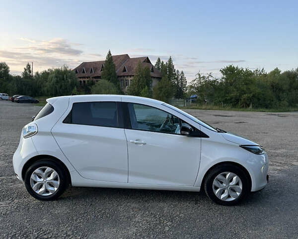 Белый Рено Зое, объемом двигателя 0 л и пробегом 104 тыс. км за 6570 $, фото 143 на Automoto.ua