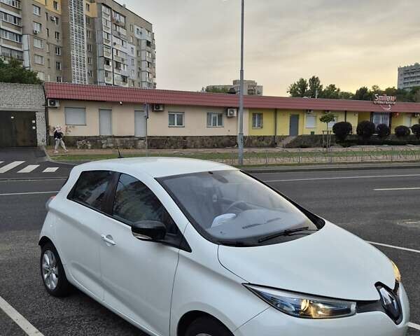 Белый Рено Зое, объемом двигателя 0 л и пробегом 135 тыс. км за 6499 $, фото 5 на Automoto.ua