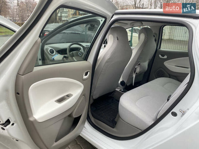 Белый Рено Зое, объемом двигателя 0 л и пробегом 211 тыс. км за 5800 $, фото 6 на Automoto.ua