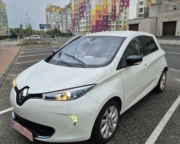 Белый Рено Зое, объемом двигателя 0 л и пробегом 135 тыс. км за 6499 $, фото 6 на Automoto.ua