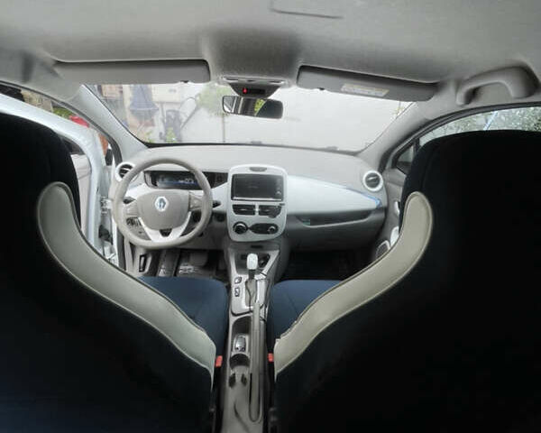Білий Рено Зое, об'ємом двигуна 0 л та пробігом 74 тис. км за 6400 $, фото 4 на Automoto.ua