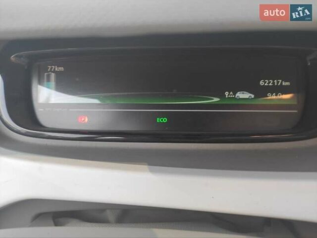 Белый Рено Зое, объемом двигателя 0 л и пробегом 62 тыс. км за 7200 $, фото 14 на Automoto.ua