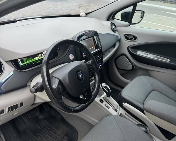 Белый Рено Зое, объемом двигателя 0 л и пробегом 100 тыс. км за 6500 $, фото 12 на Automoto.ua