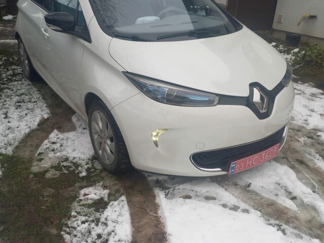 Белый Рено Зое, объемом двигателя 0 л и пробегом 150 тыс. км за 5550 $, фото 4 на Automoto.ua