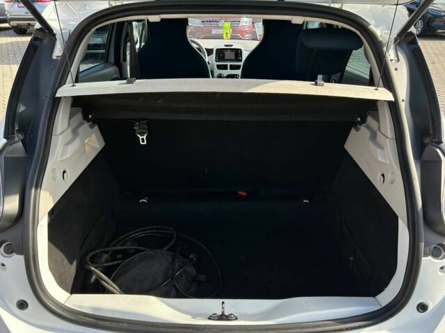 Білий Рено Зое, об'ємом двигуна 0 л та пробігом 201 тис. км за 6400 $, фото 20 на Automoto.ua