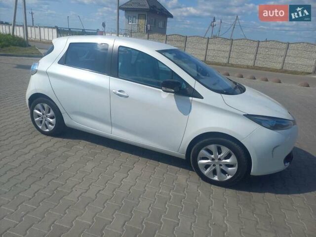 Белый Рено Зое, объемом двигателя 0 л и пробегом 150 тыс. км за 5750 $, фото 18 на Automoto.ua