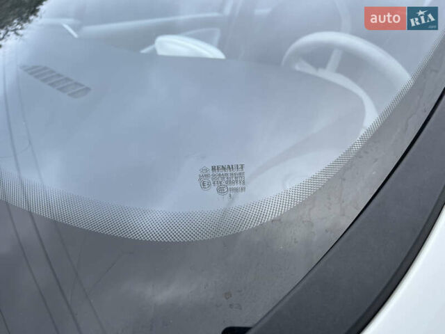 Рено Зое 2013 в Житомире на Automoto.ua Белый Рено Зое, объемом двигателя 0 л и пробегом 130 тыс. км за 6300 $, фото 15 на Automoto.ua