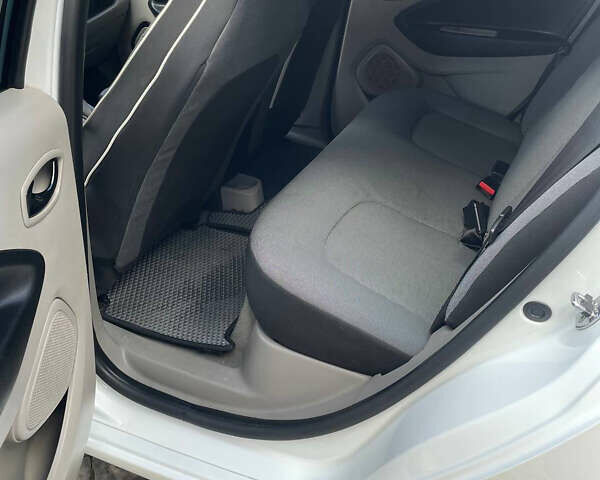 Рено Зое 2013 у Івано-Франківську на Automoto.ua Білий Рено Зое, об'ємом двигуна 0 л та пробігом 175 тис. км за 5900 $, фото 13 на Automoto.ua